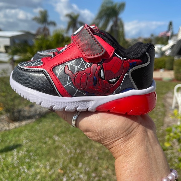 Marvel Red and Black Sneakers with Velcro Closure Kids size 8 - Picture 9 of 13